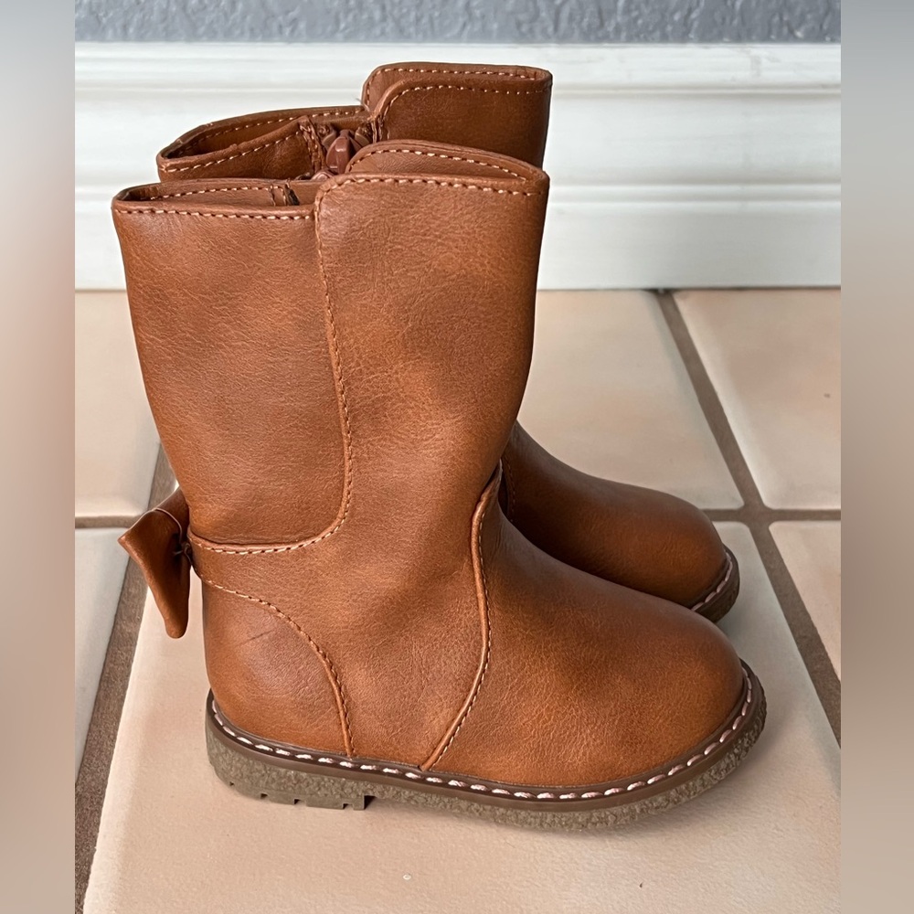 Cat & Jack tan faux leather tall boots with bow on the heel and zipper, size 5T